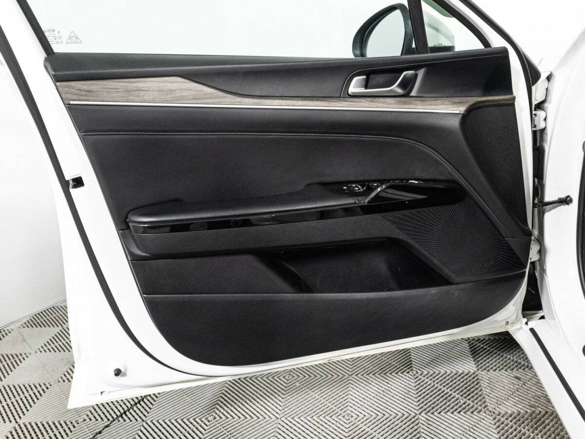 Купить Kia K5 с пробегом. Фото: #24