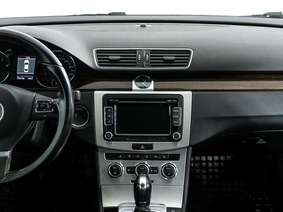 Купить Volkswagen Passat с пробегом. Фото: #13