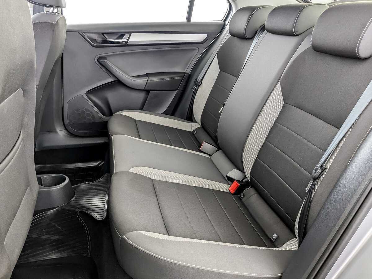 Купить Skoda Rapid с пробегом. Фото: #9