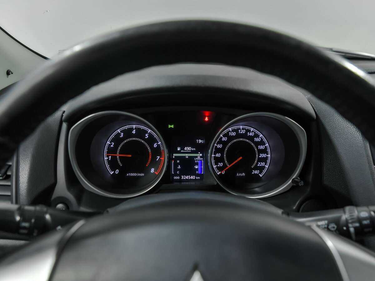 Купить Mitsubishi ASX с пробегом. Фото: #6