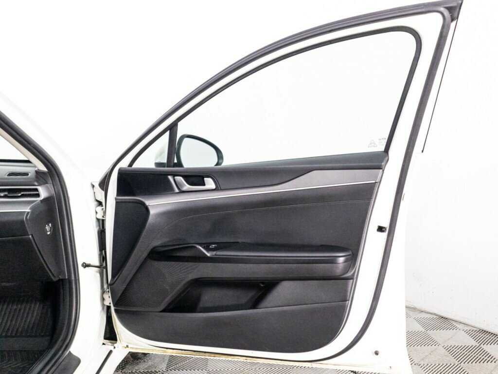 Купить Kia K5 с пробегом. Фото: #28