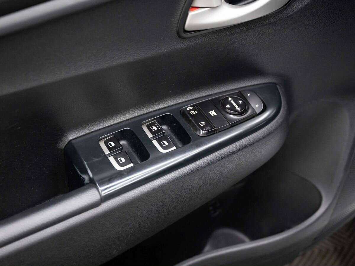 Купить Kia Rio с пробегом. Фото: #17