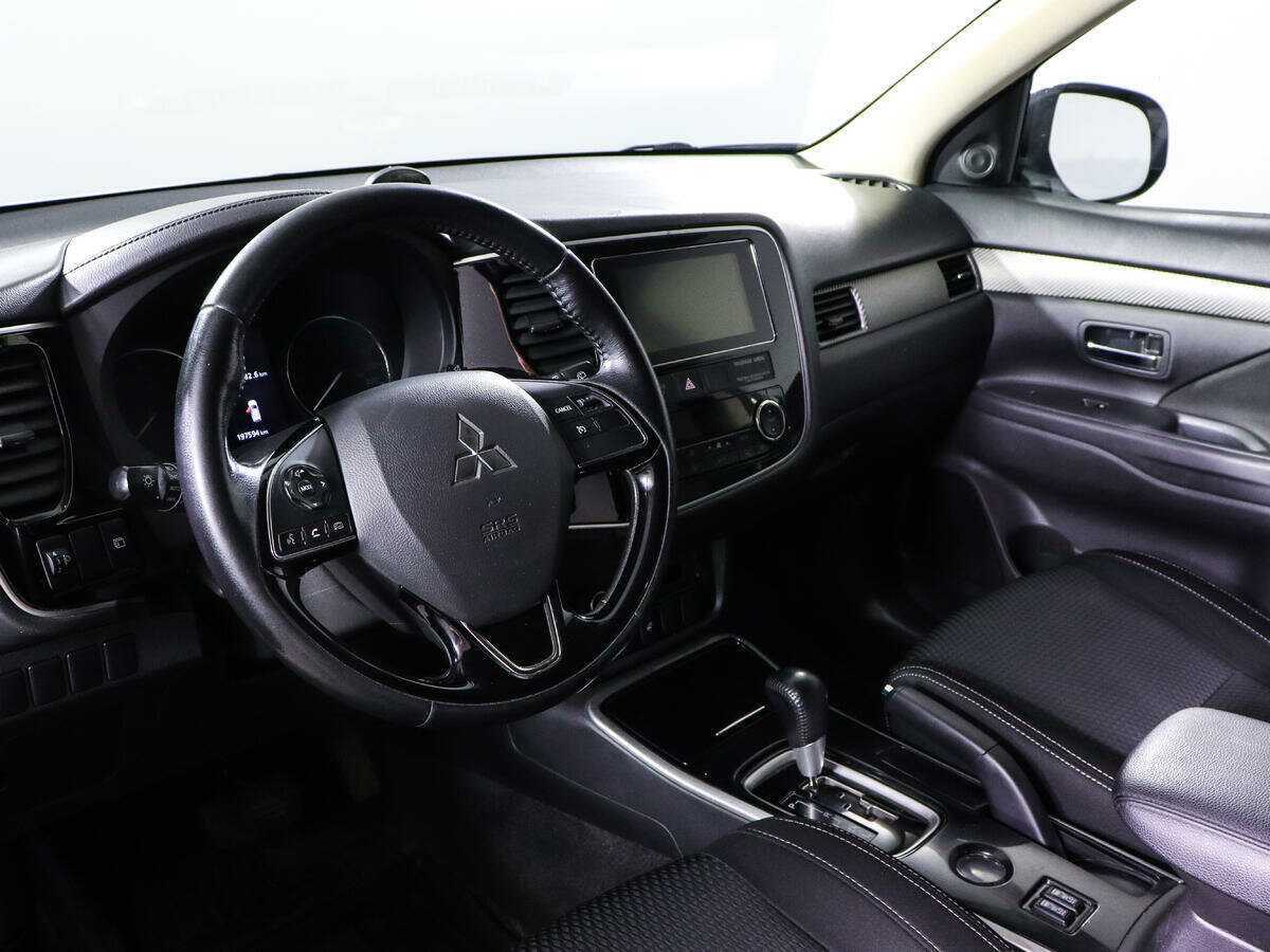 Купить Mitsubishi Outlander с пробегом. Фото: #11