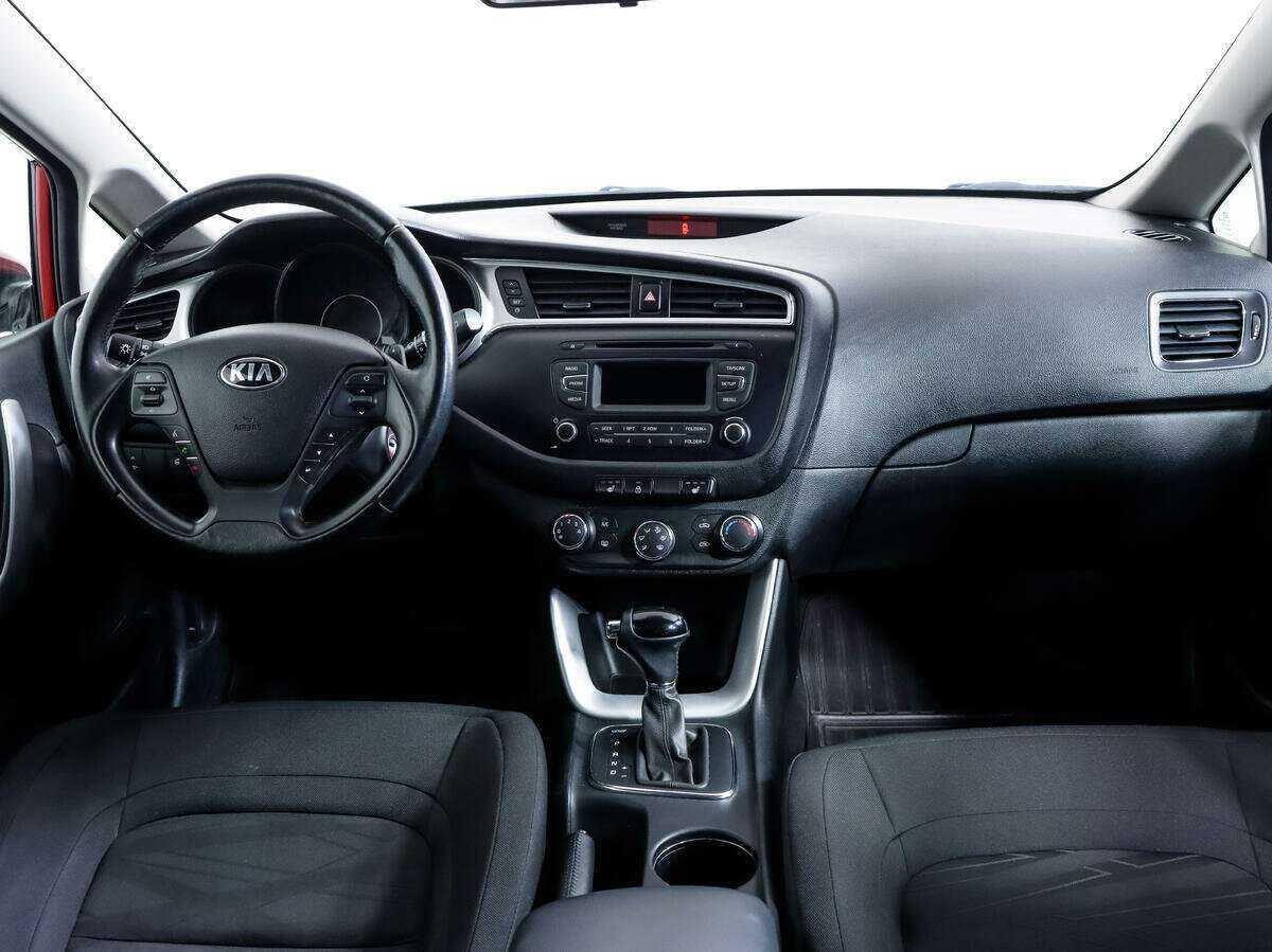 Купить Kia Ceed с пробегом. Фото: #9