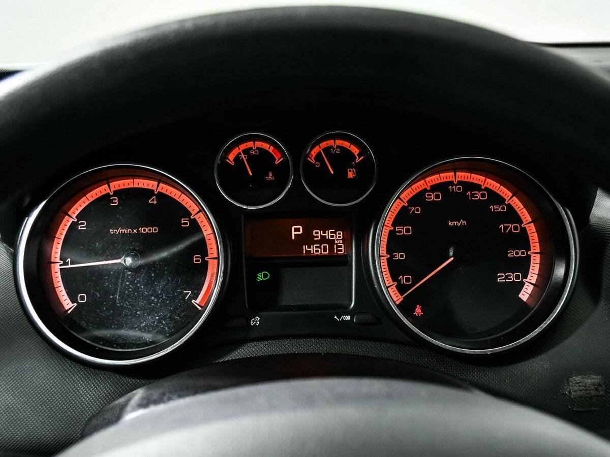 Купить Peugeot 408 с пробегом. Фото: #9