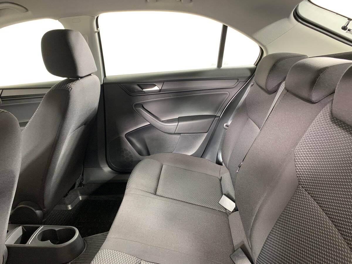 Купить Volkswagen Polo с пробегом. Фото: #17