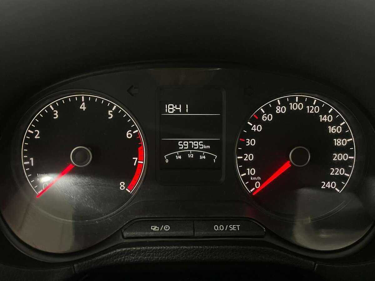 Купить Volkswagen Polo с пробегом. Фото: #4