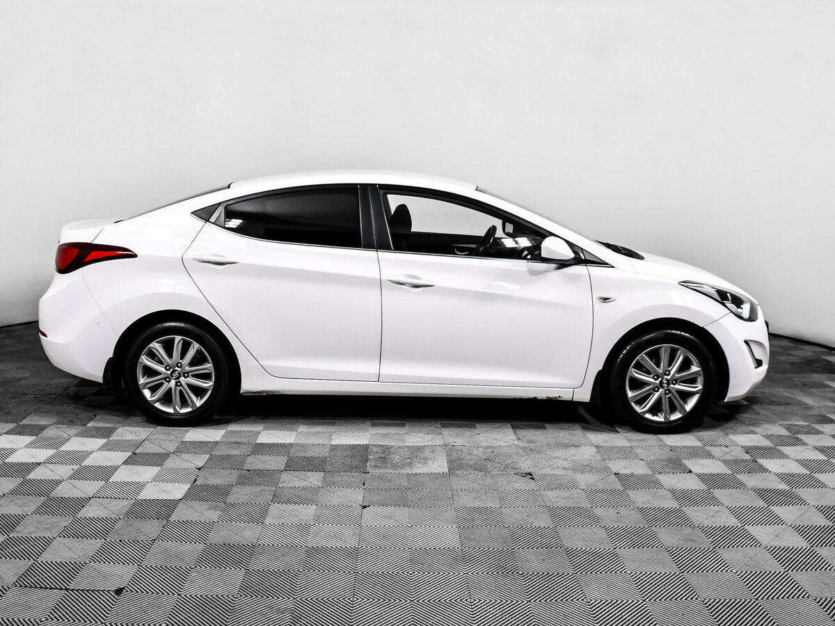 Купить Hyundai Elantra с пробегом. Фото: #3