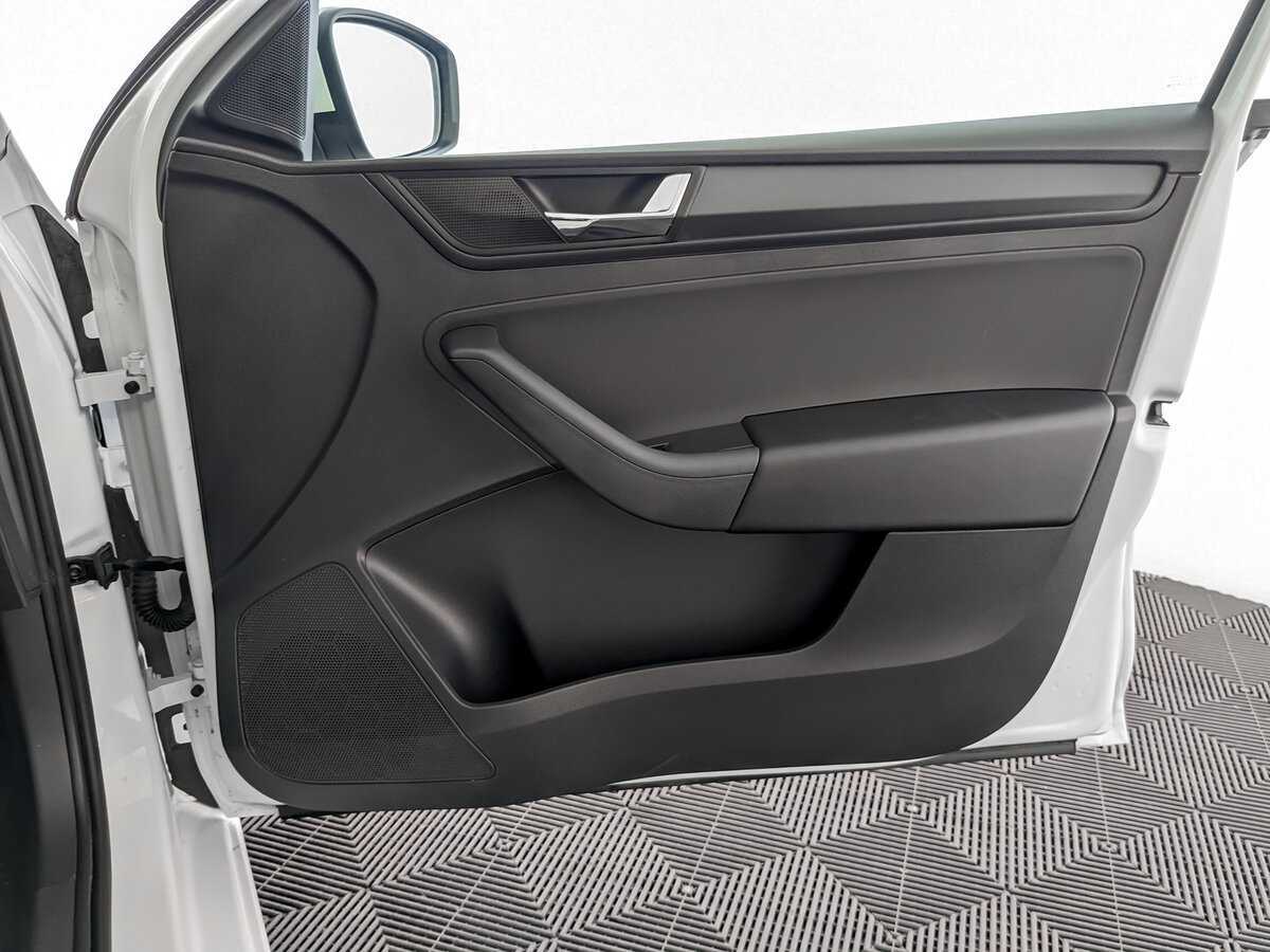 Купить Skoda Rapid с пробегом. Фото: #19