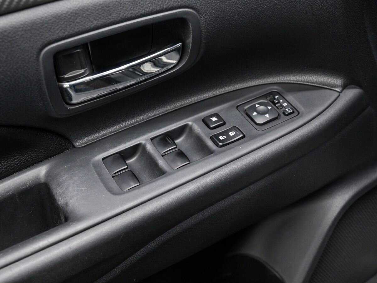 Купить Mitsubishi Outlander с пробегом. Фото: #14