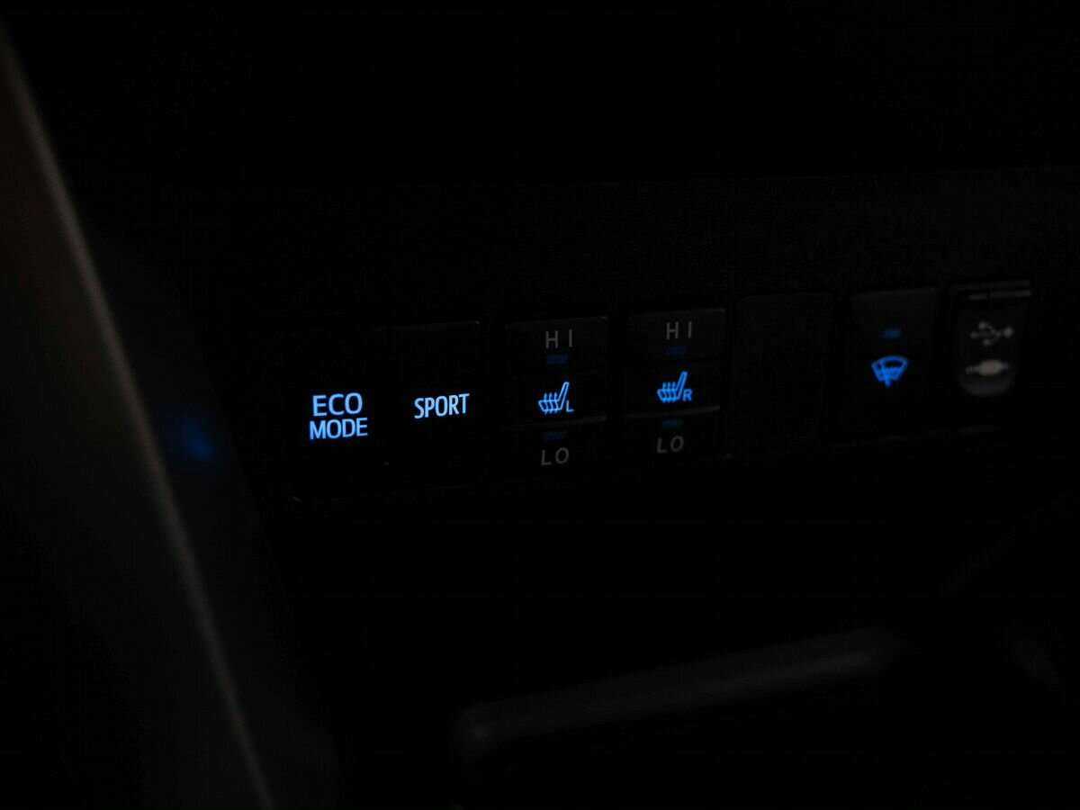 Купить Toyota RAV4 с пробегом. Фото: #21