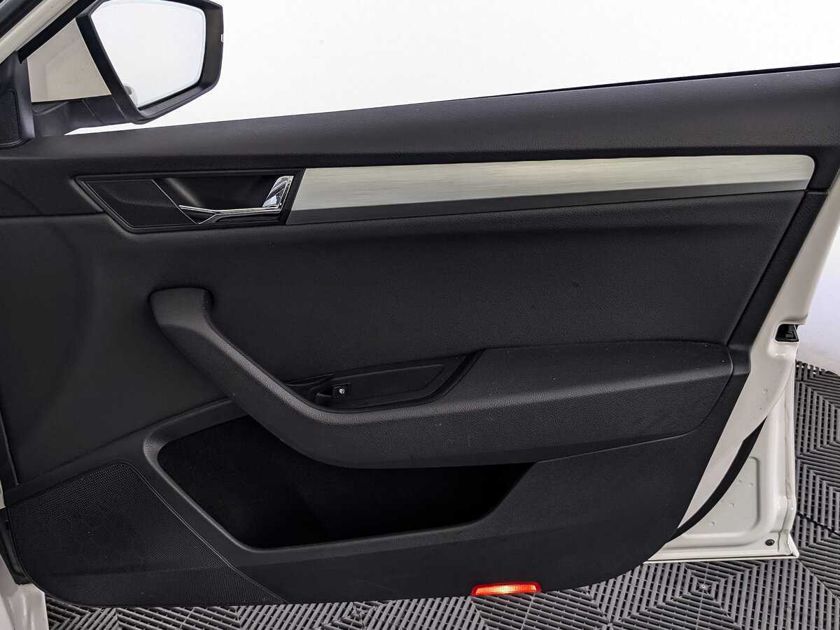 Купить Skoda Superb с пробегом. Фото: #23