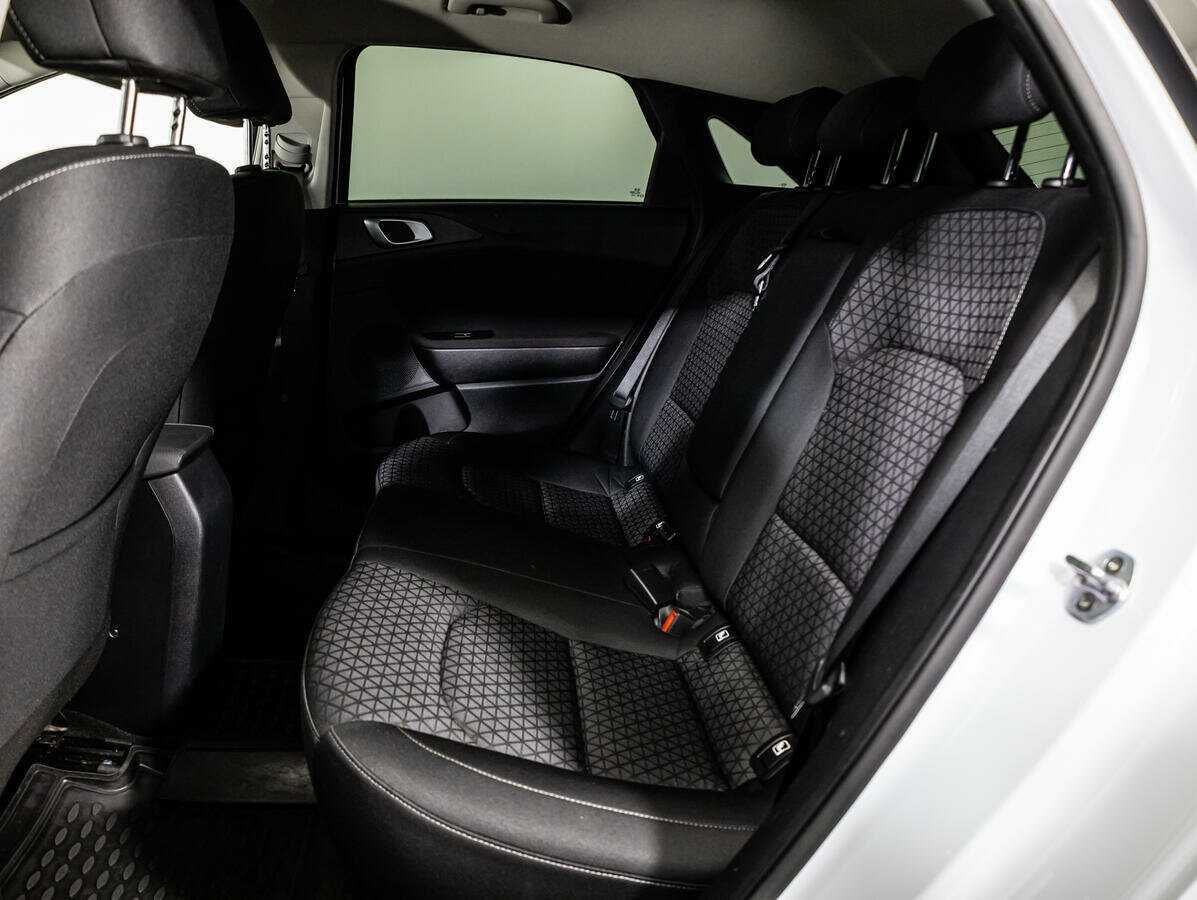 Купить Kia Ceed с пробегом. Фото: #9