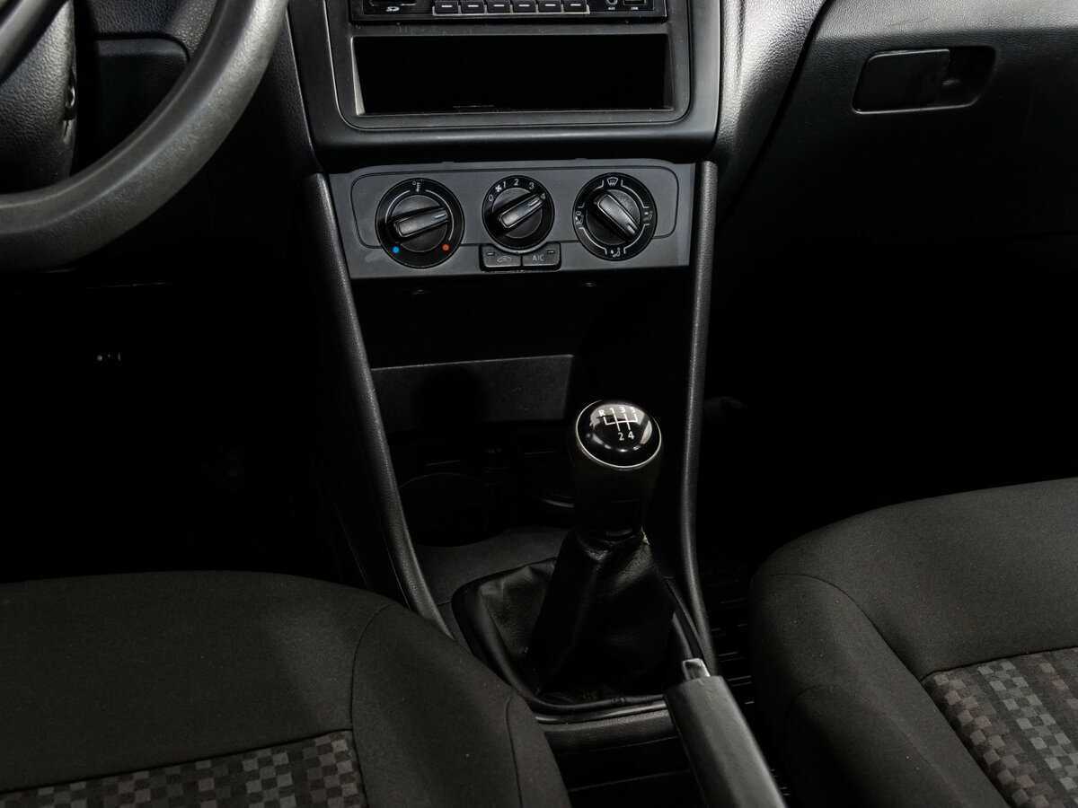 Купить Volkswagen Polo с пробегом. Фото: #9