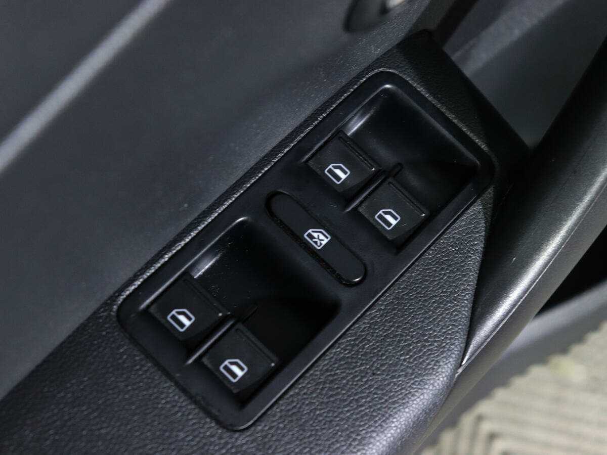 Купить Volkswagen Polo с пробегом. Фото: #16