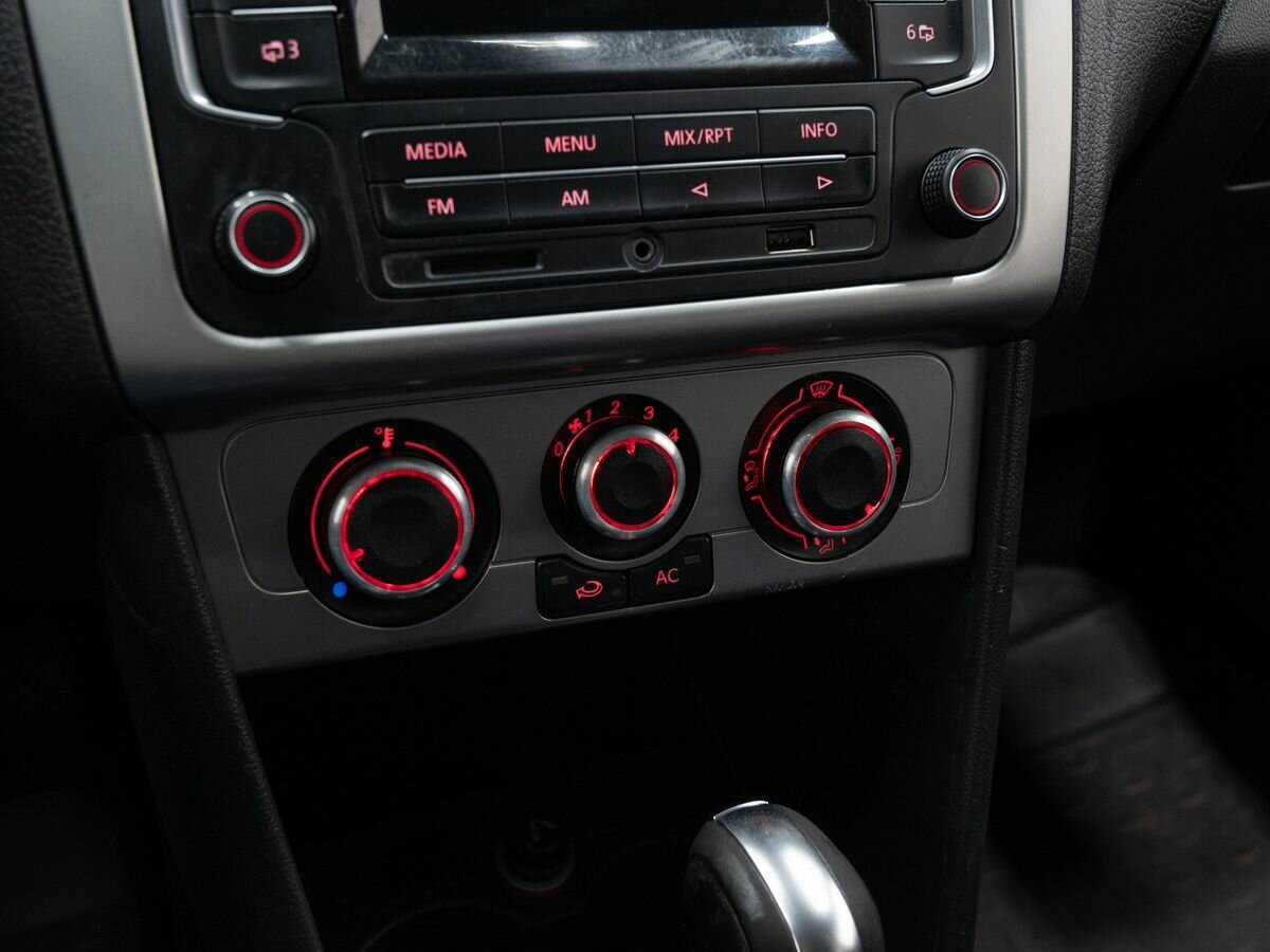 Купить Volkswagen Polo с пробегом. Фото: #15