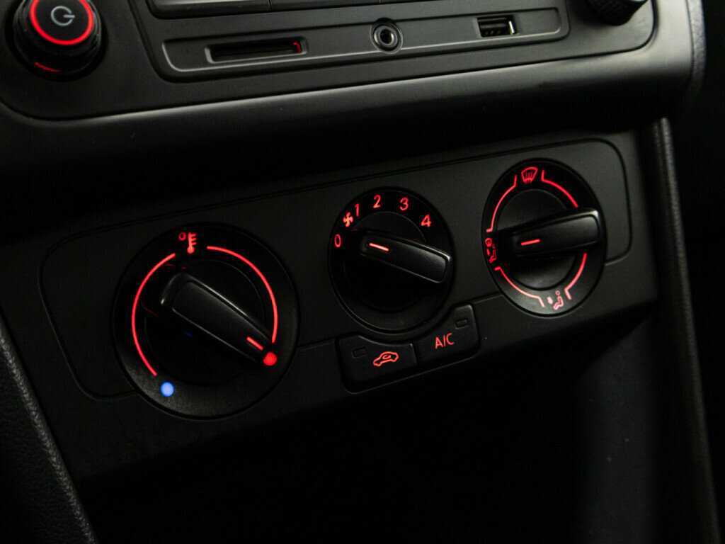 Купить Volkswagen Polo с пробегом. Фото: #14