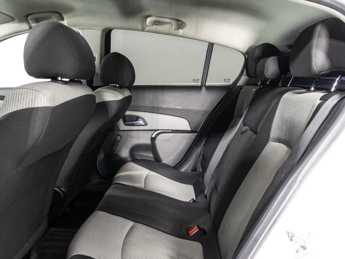Купить Chevrolet Cruze с пробегом. Фото: #9
