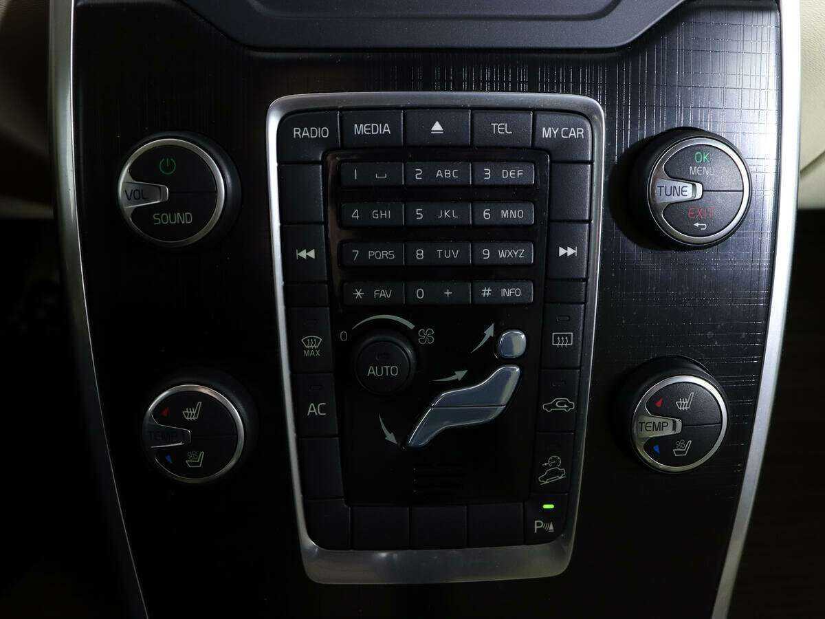 Купить Volvo XC70 с пробегом. Фото: #18