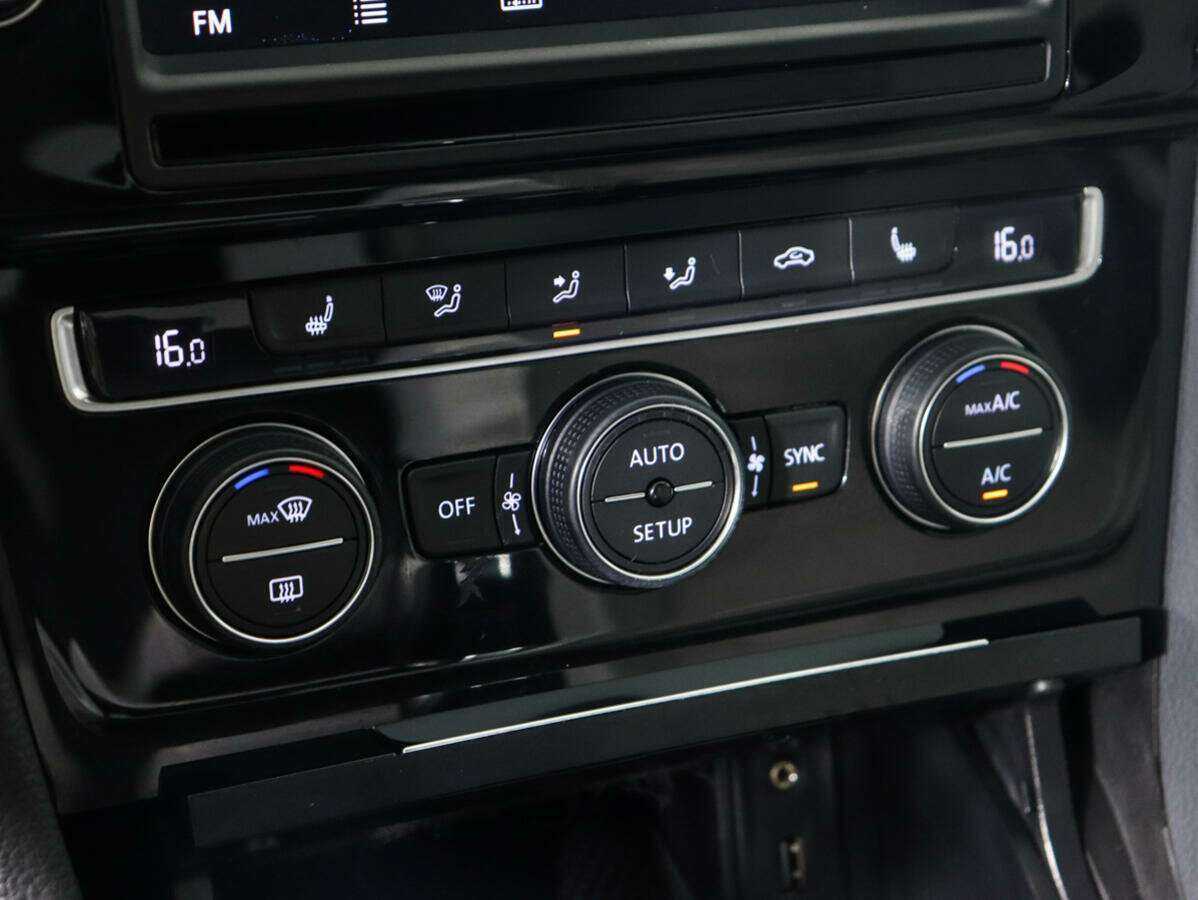 Купить Volkswagen Golf с пробегом. Фото: #15