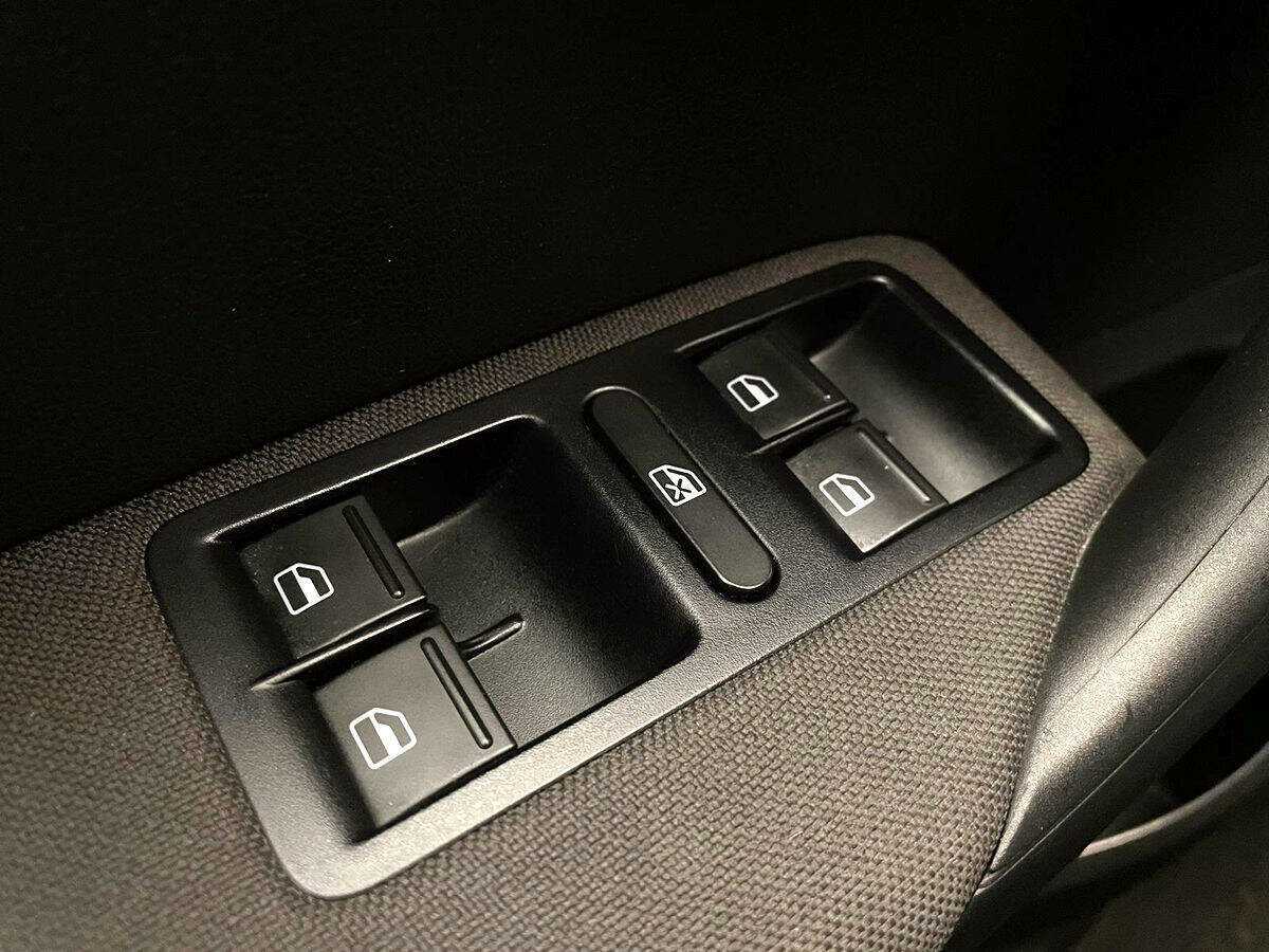 Купить Volkswagen Polo с пробегом. Фото: #11