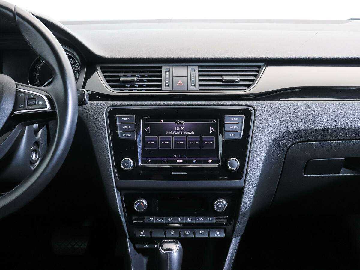 Купить Skoda Rapid с пробегом. Фото: #12