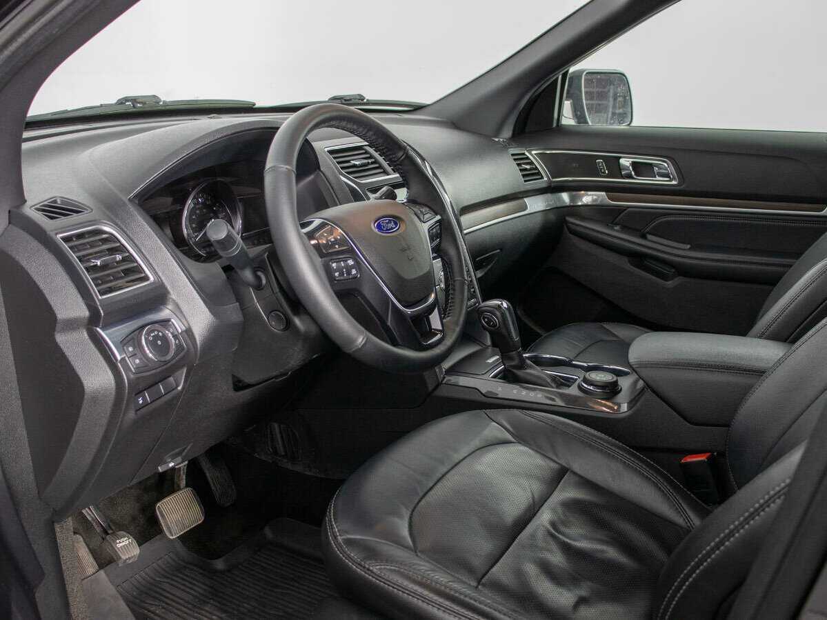 Купить Ford Explorer с пробегом. Фото: #9