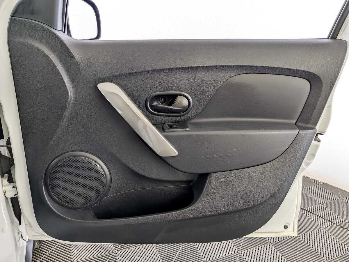 Купить Renault Sandero с пробегом. Фото: #23