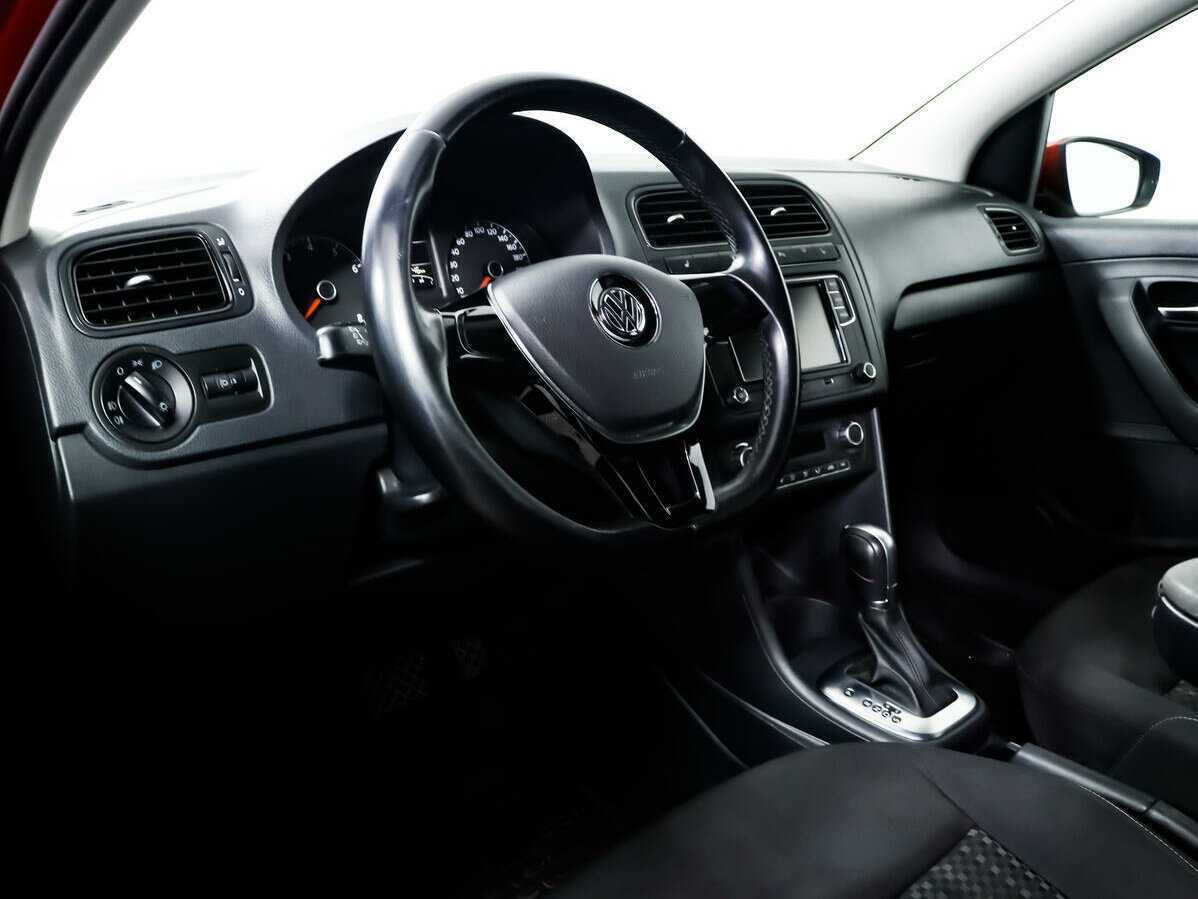Купить Volkswagen Polo с пробегом. Фото: #12