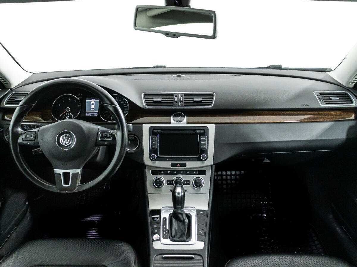 Купить Volkswagen Passat с пробегом. Фото: #12