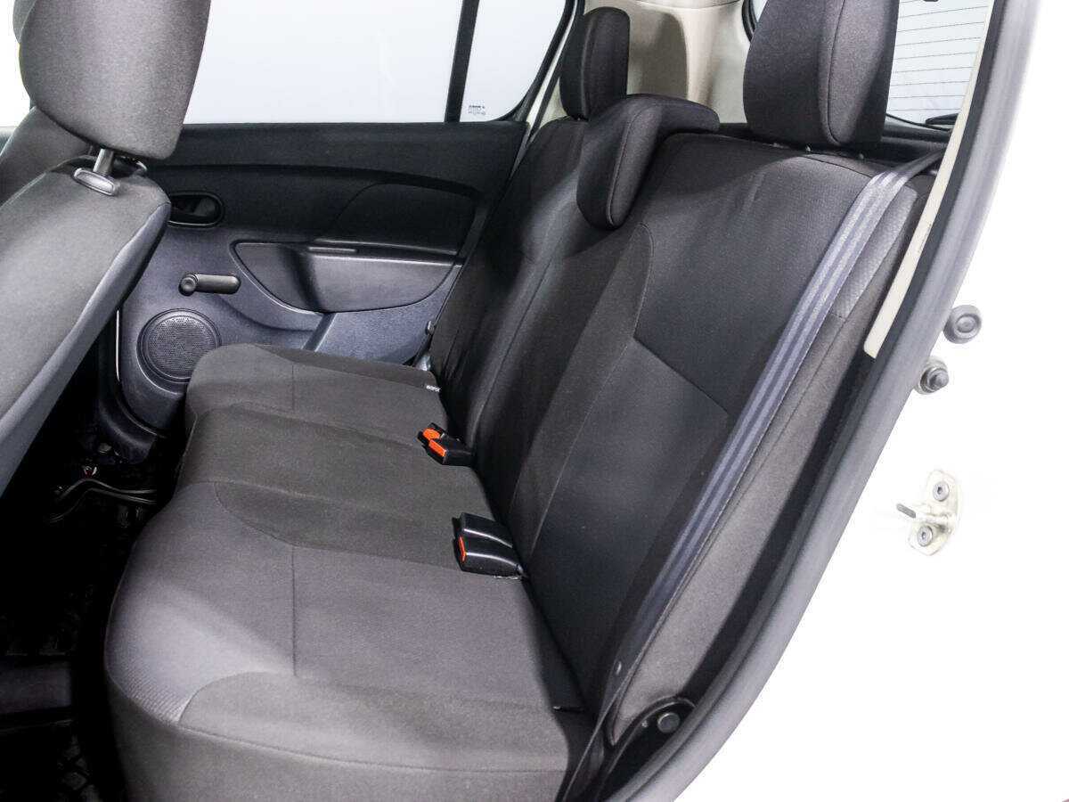 Купить Renault Sandero с пробегом. Фото: #9