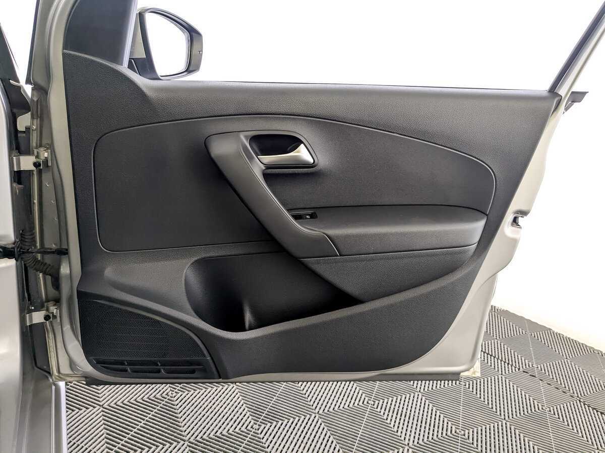 Купить Volkswagen Polo с пробегом. Фото: #23