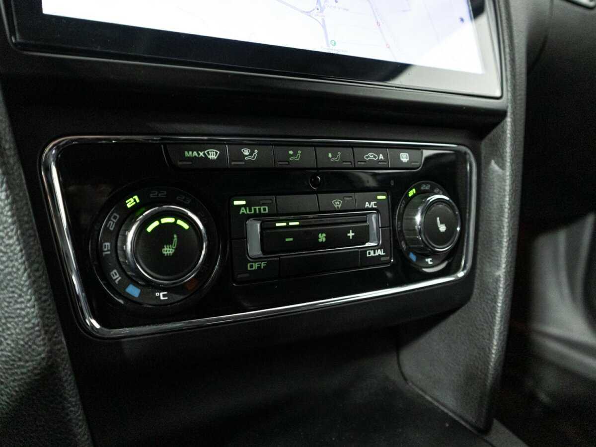 Купить Skoda Superb с пробегом. Фото: #14
