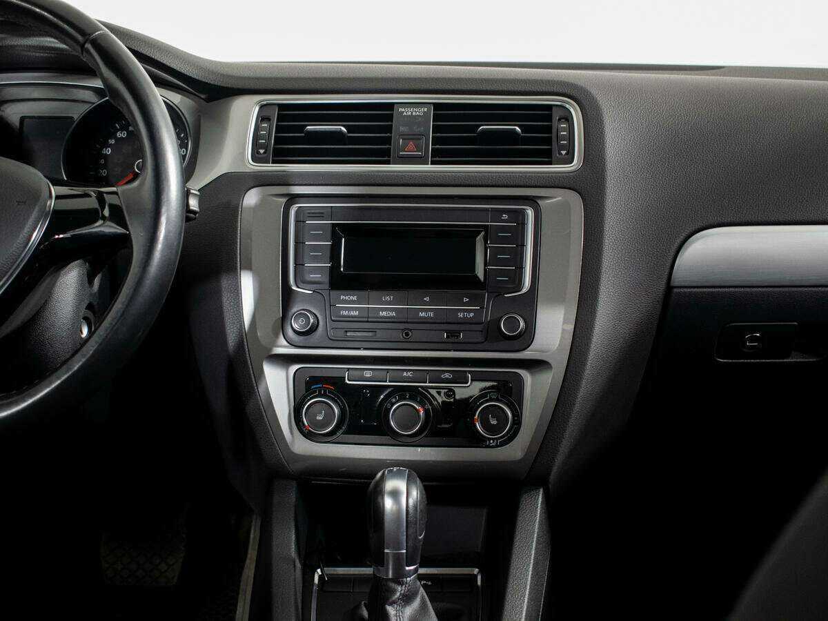 Купить Volkswagen Jetta с пробегом. Фото: #10