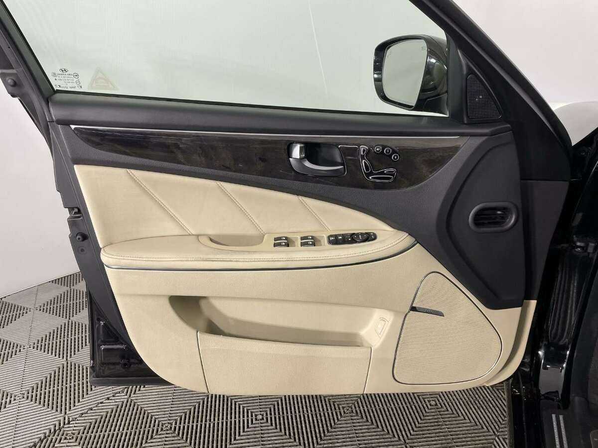 Купить Hyundai Equus с пробегом. Фото: #7