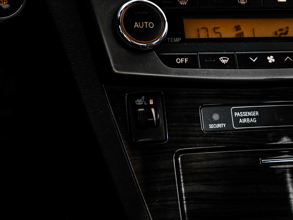 Купить Toyota Avensis с пробегом. Фото: #17