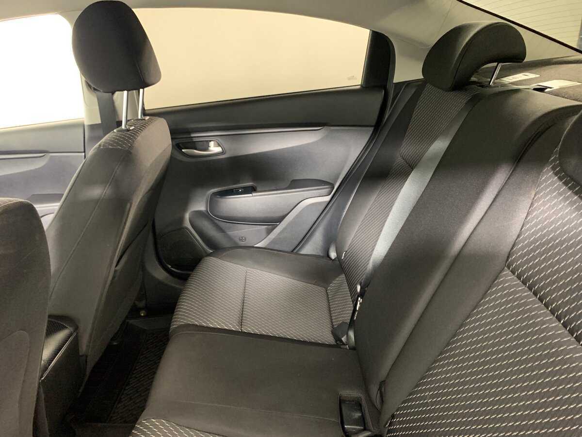 Купить Kia Rio с пробегом. Фото: #18