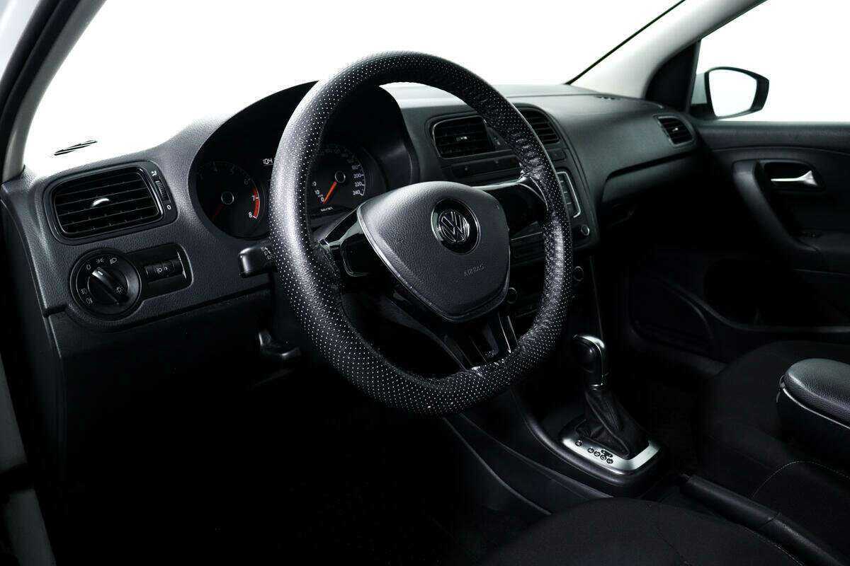 Купить Volkswagen Polo с пробегом. Фото: #12