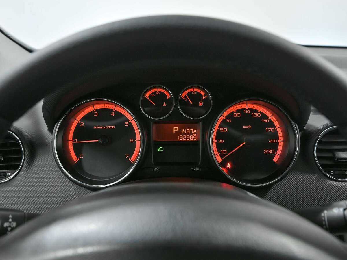 Купить Peugeot 408 с пробегом. Фото: #5