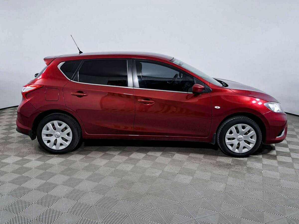Купить Nissan Tiida с пробегом. Фото: #3