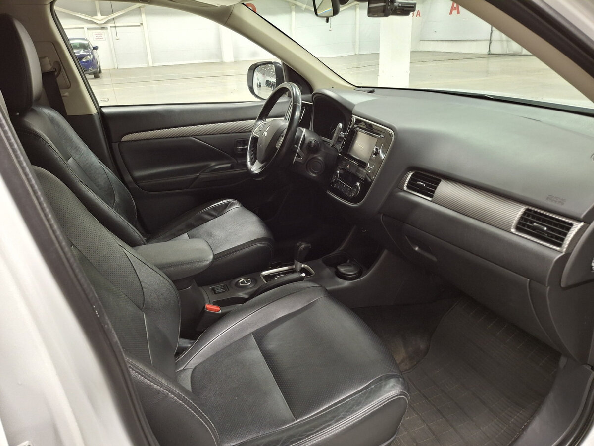 Купить Mitsubishi Outlander с пробегом. Фото: #10