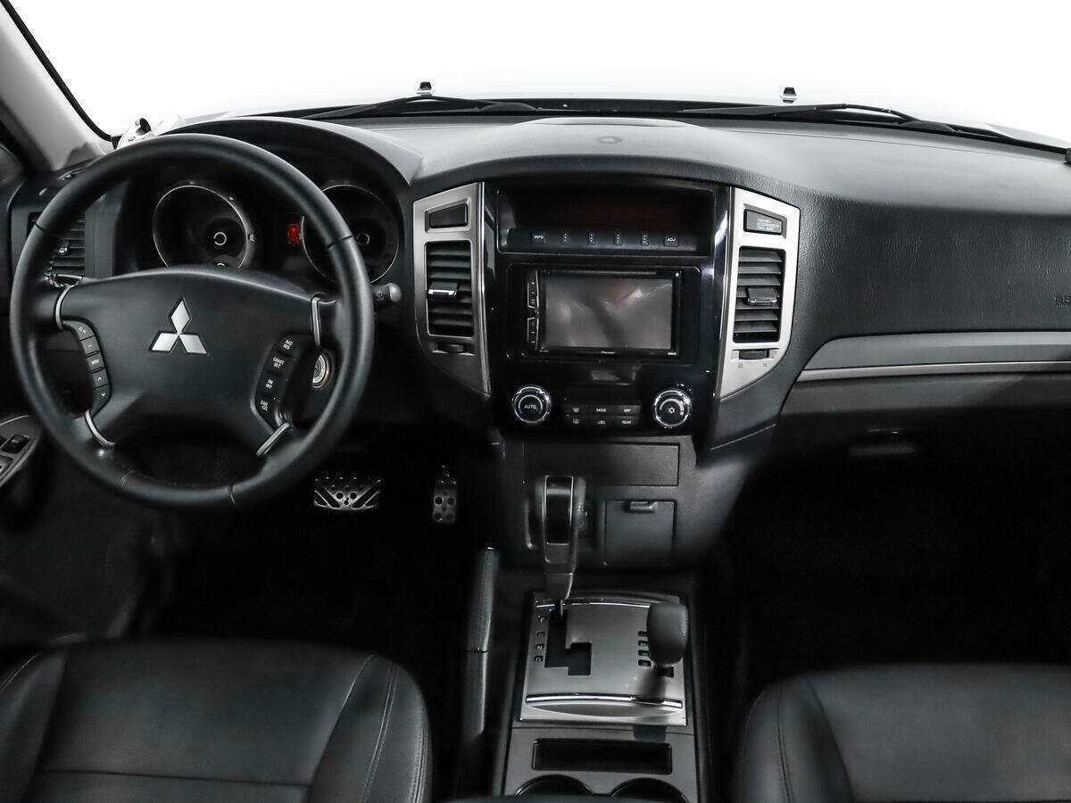 Купить Mitsubishi Pajero с пробегом. Фото: #12