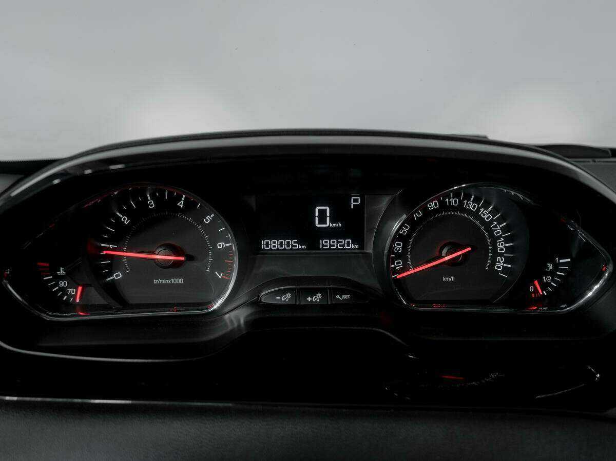 Купить Peugeot 208 с пробегом. Фото: #10