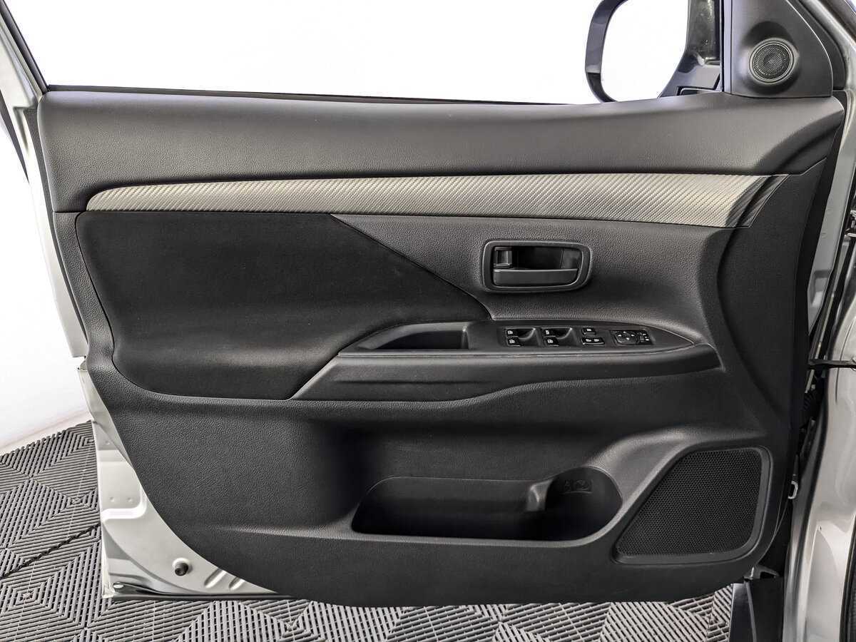 Купить Mitsubishi Outlander с пробегом. Фото: #14