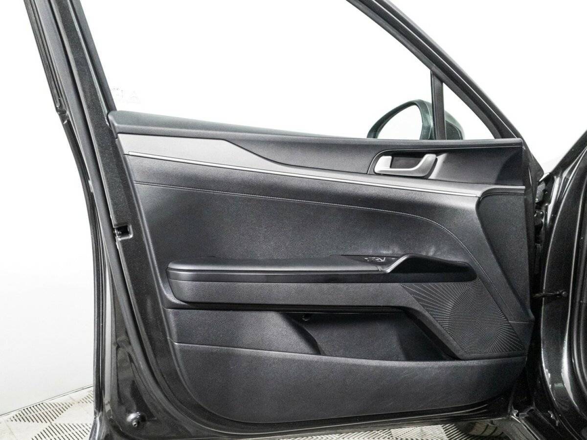 Купить Kia K5 с пробегом. Фото: #23