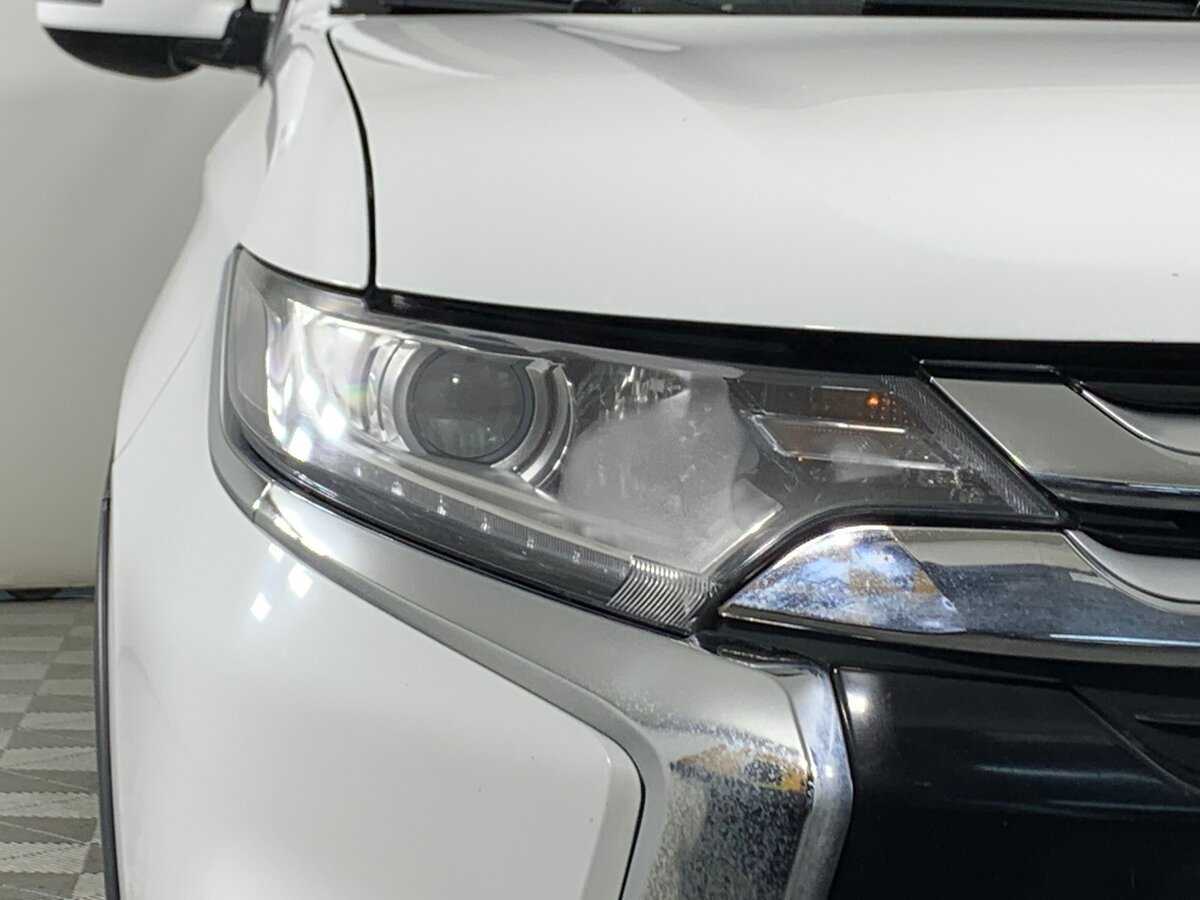 Купить Mitsubishi Outlander с пробегом. Фото: #9