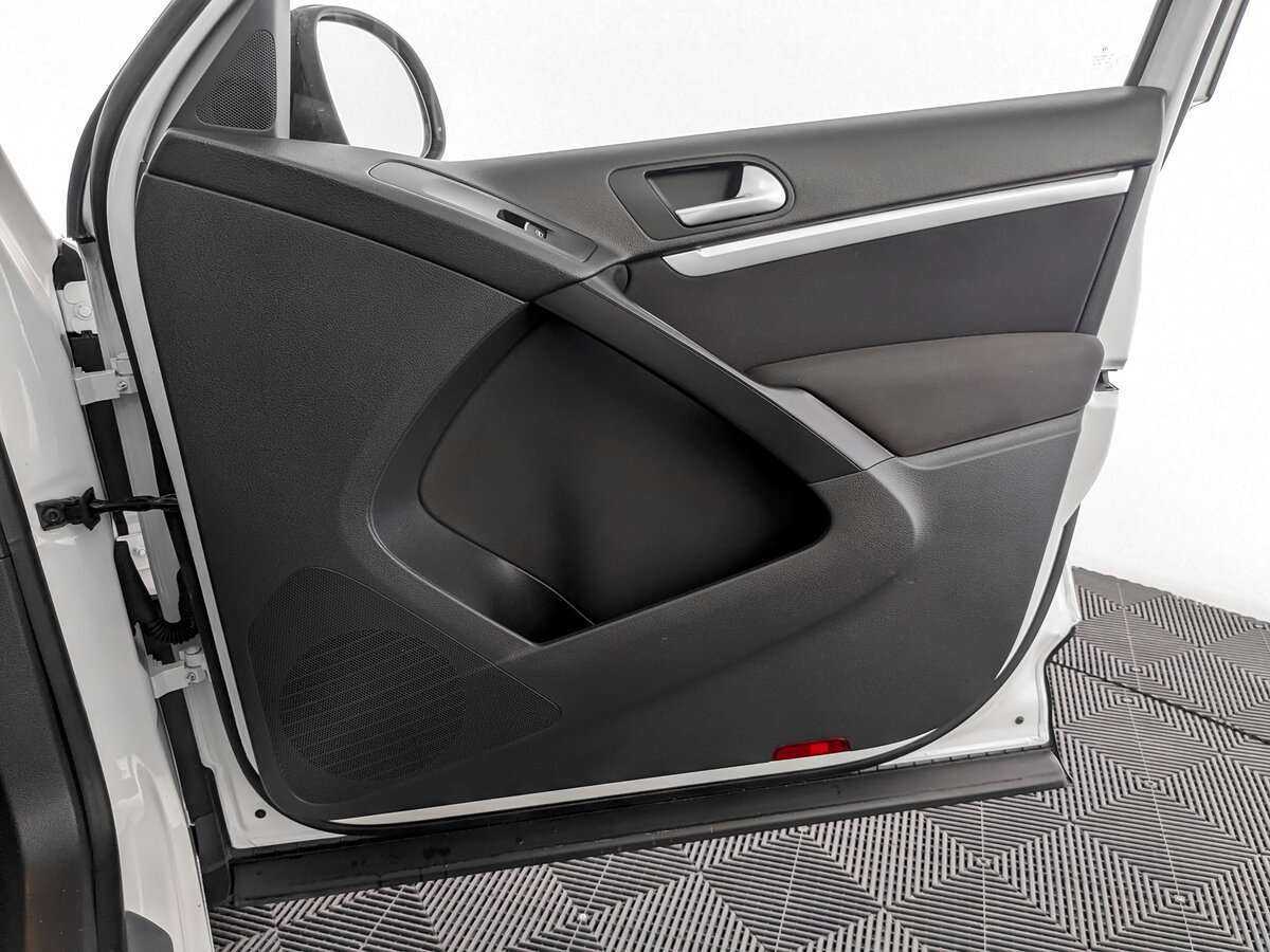 Купить Volkswagen Tiguan с пробегом. Фото: #19