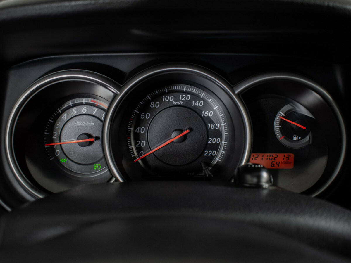 Купить Nissan Tiida с пробегом. Фото: #11