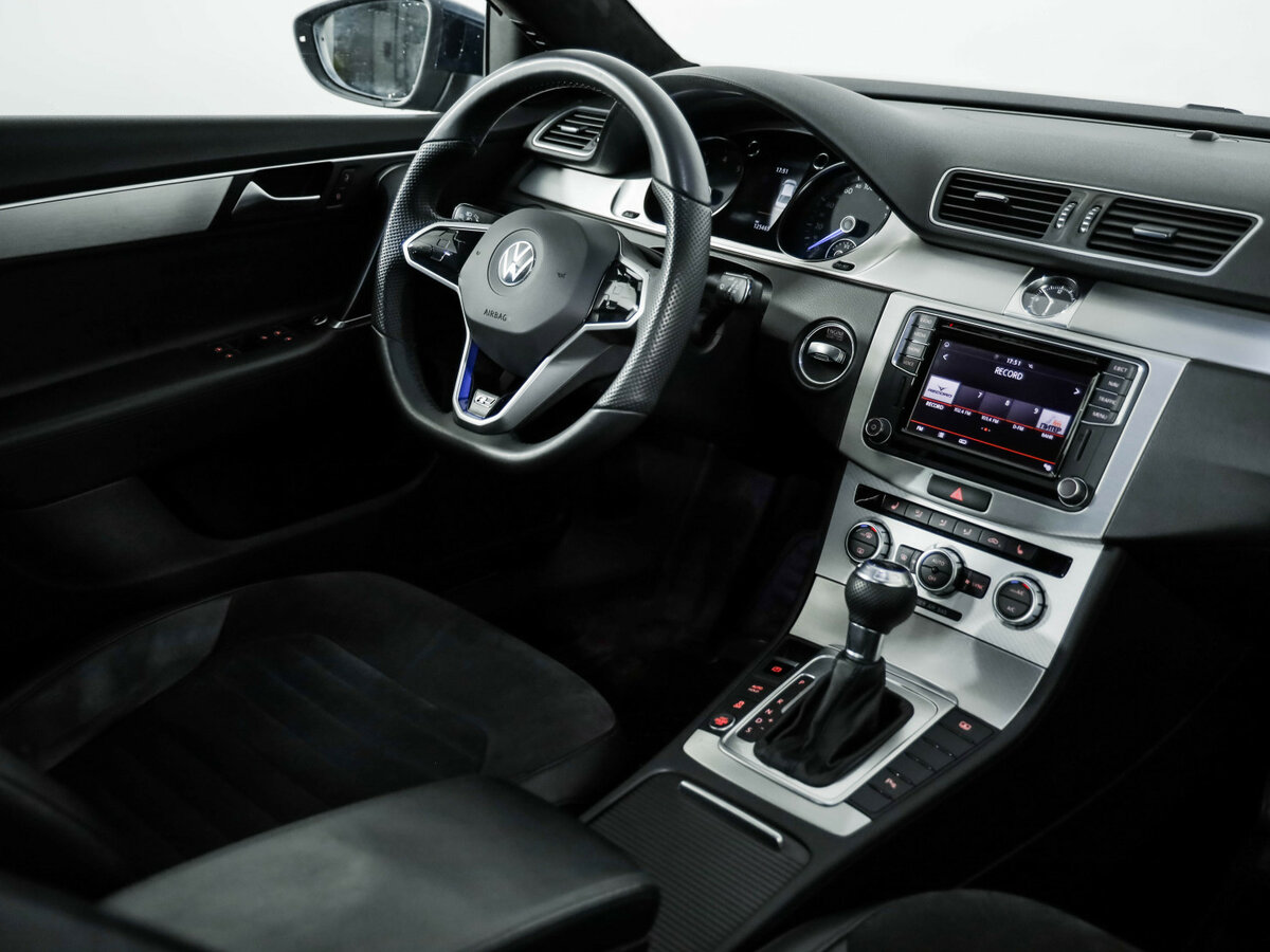 Купить Volkswagen Passat с пробегом. Фото: #8