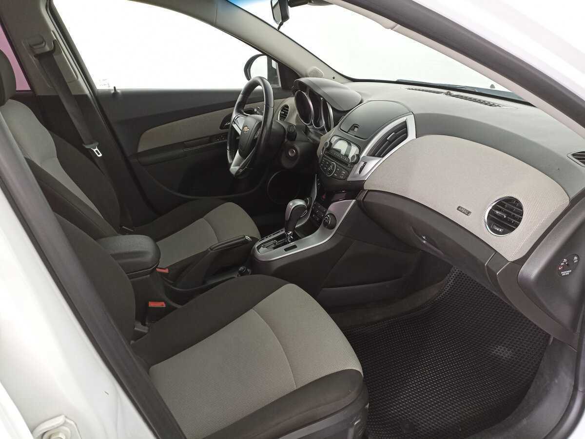 Купить Chevrolet Cruze с пробегом. Фото: #10